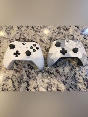 Official Microsoft Xbox One Wireless Controller 1708 Model Authentic set of 2